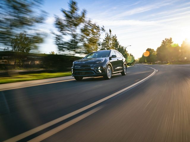 black kia niro.jpg