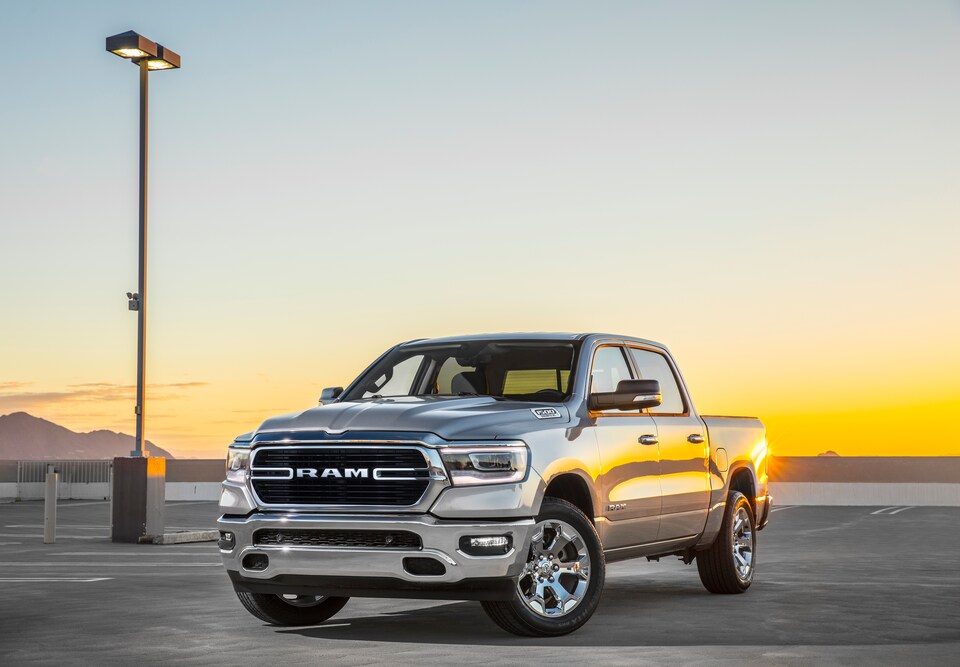 2019-RAM-1500-BigHorn-CrewCab-Truck-L06.png
