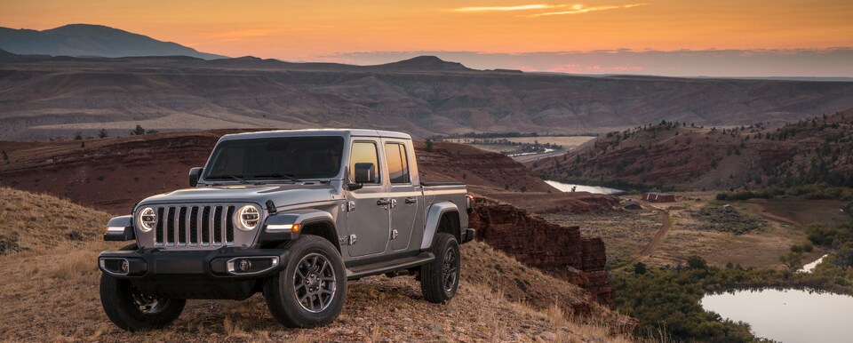 2019-Jeep-Wrangler-JT-Gladiator-Overland-SUV-L03.png