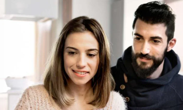 couple-looking-at-nissan-inventory-online-at-home-v2.webp