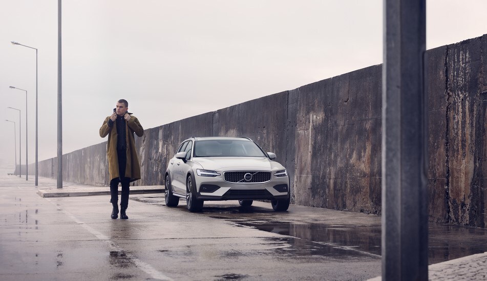 2020-Volvo-V60-CrossCountry-T5-Hatchback-L03 cropped.jpeg