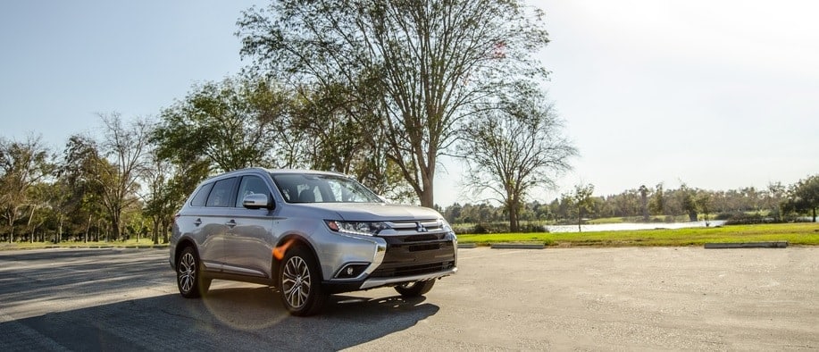 2017-Mitsubishi-Outlander-GT-SUV-L03.jpg