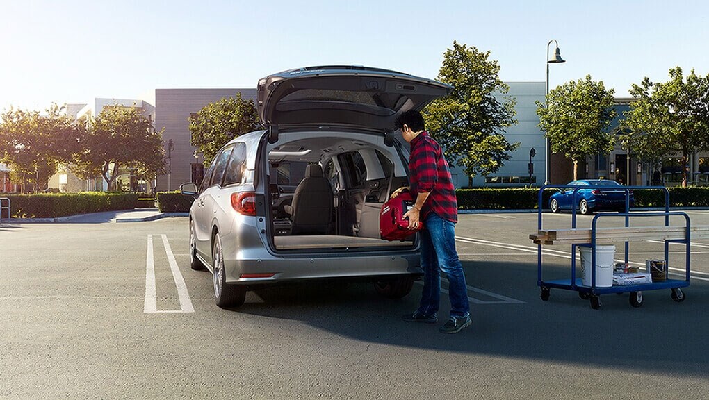 Honda Odyssey tailgate