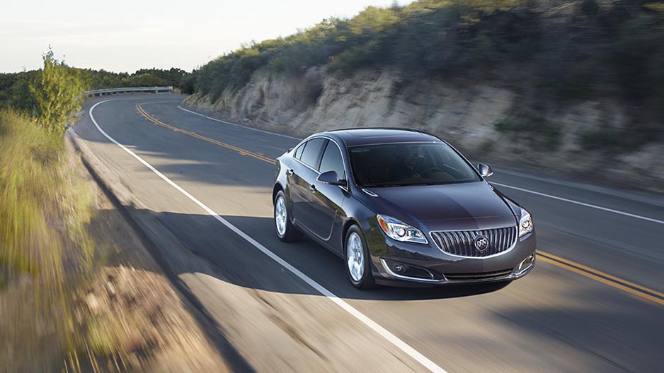 2017_buick_regal_exterior_highway.jpg 2017 buick regal exterior