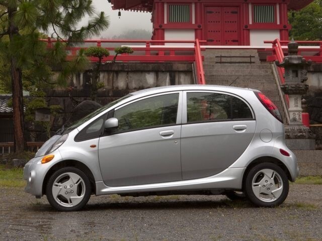 2017_Mitsubishi_i_MiEV_side.jpg Mitsubishi i-MiEV