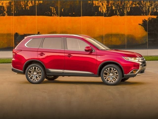 2016_Mitsubishi_Outlander_side.jpg 2016 Mitsubishi Outlander