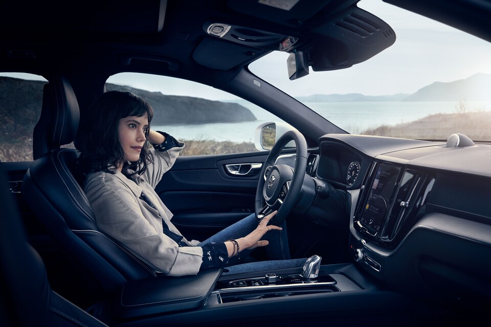 https://pictures.dealer.com/r/redbankvolvovcna/1991/53c140e53c0bafdd304afb793c61b403x.jpg