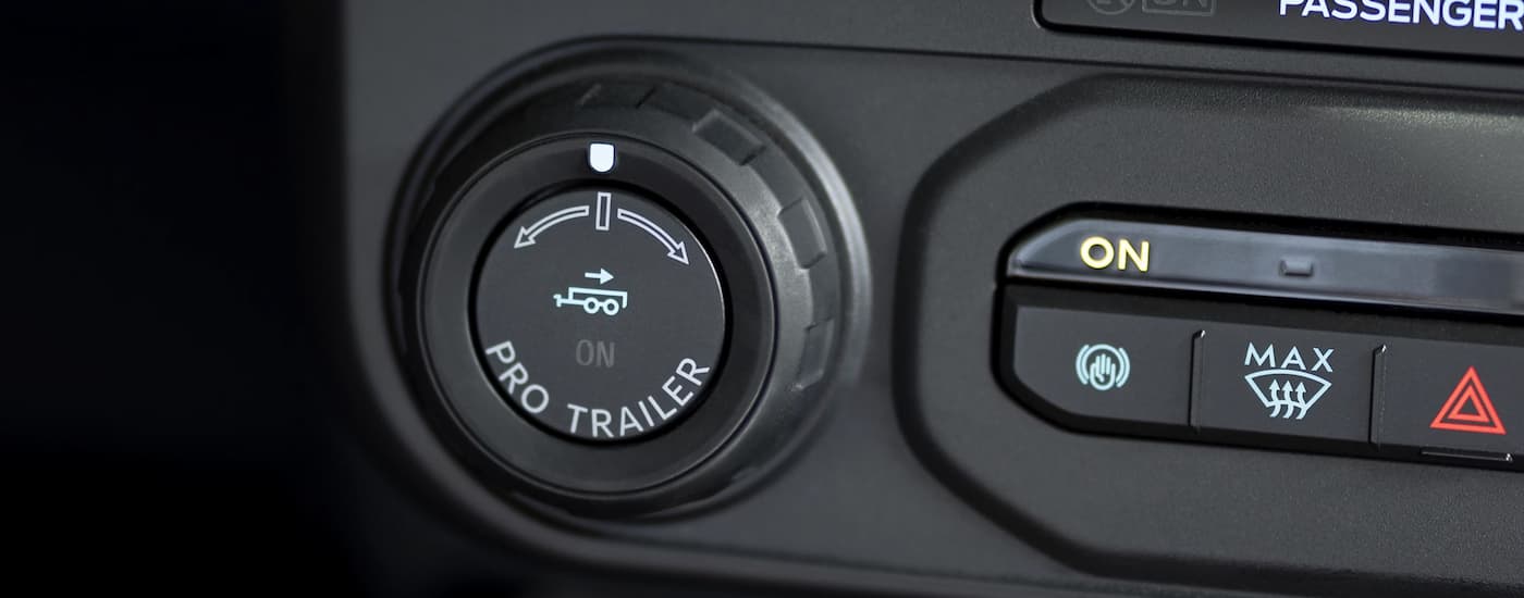 Trucks%20for%20Sale%20Near%20Bowling%20Green%202025%20Ford%20Maverick%20-%20Trailer%20Button.jpg Trailering knob in a 2025 Ford Maverick