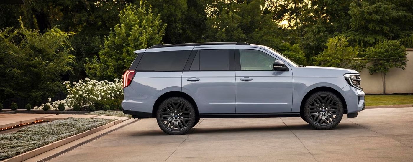 2027%20Ford%20Expedition%20-%20Side.jpg Grey 2027 Ford Expedition parked on a driveway