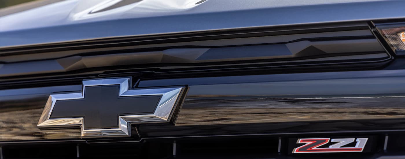 Trucks%20for%20Sale%20Near%20Nevada%20-%202023%20Chevy%20Colorado%20Z71%20-%20Grille.jpg Grille on a silver 2023 Chevy Colorado Z71