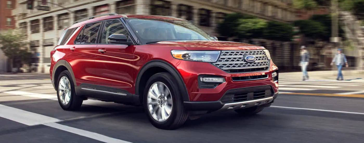 used%20car%20dealer%20-%202020%20Ford%20Explorer%20-%20Red.jpg A red 2020 Ford Explorer driving to a used car dealer.