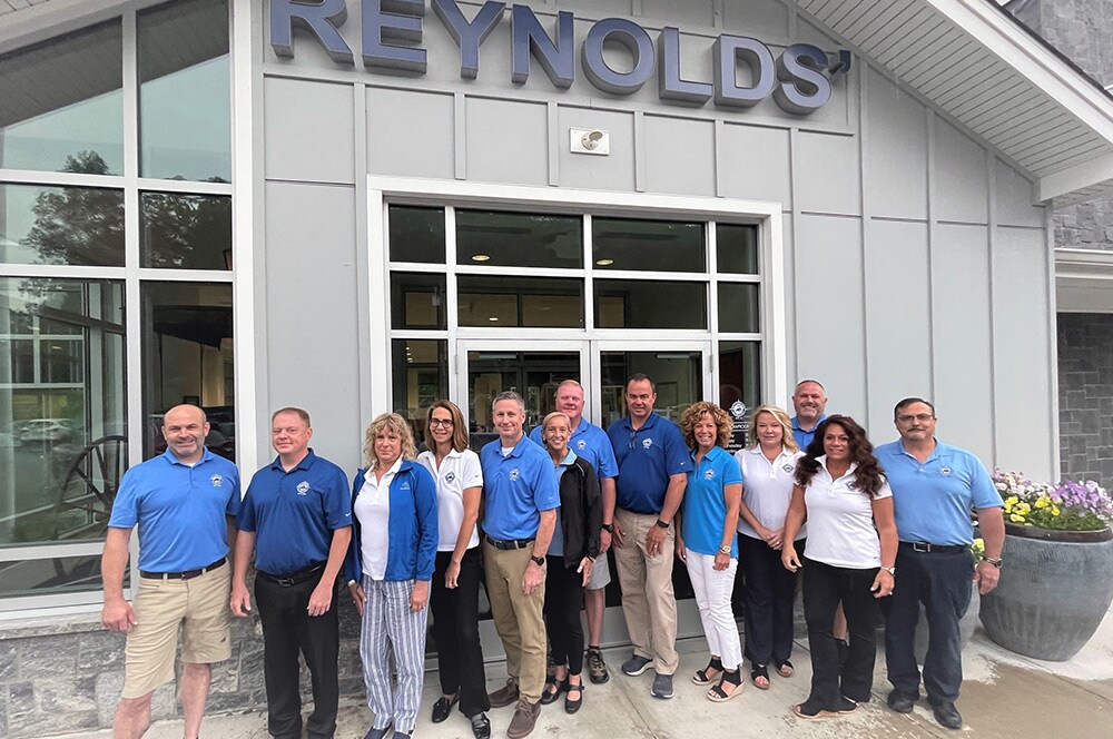 Reynolds'-Subaru-June-2021-Staff-Photo.jpg
