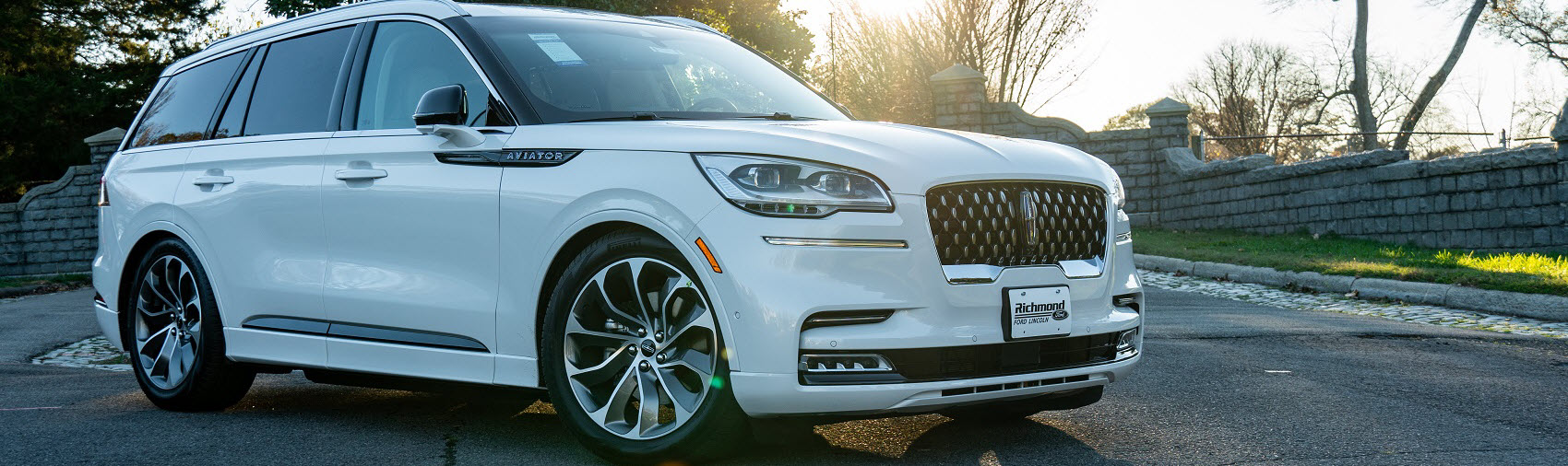 White Lincoln Aviator