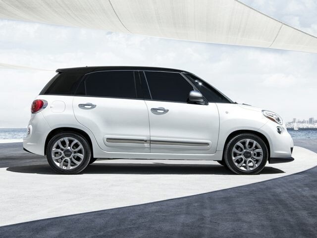 2016_FIAT_500L_.jpg 2016 FIAT 500L comparison