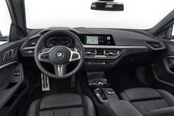 P90370518_lowRes_the-all-new-bmw-2-se.jpg