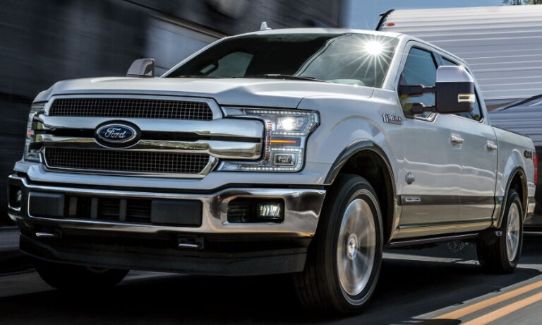 20Ford-F-150-ExteriorTowingAnRV-21x9.jpg