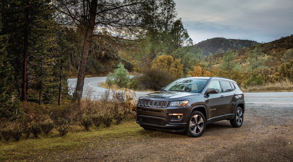 2021-Jeep-Compass-Latitude-SUV-L02.png