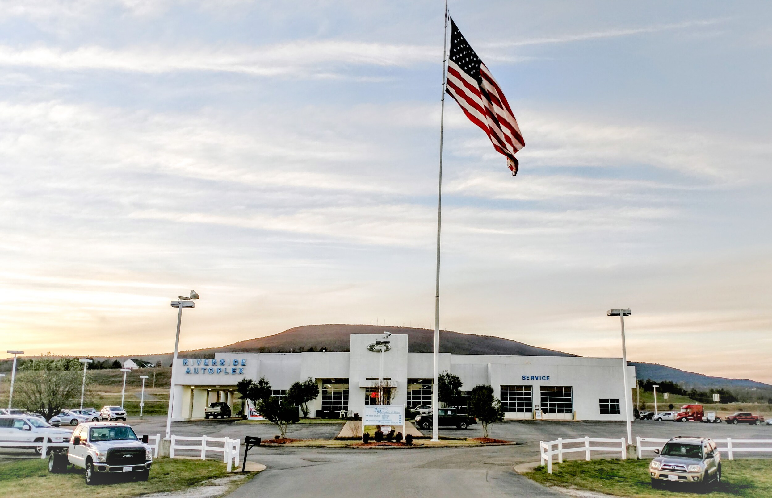 Riverside Ford _edited.jpg