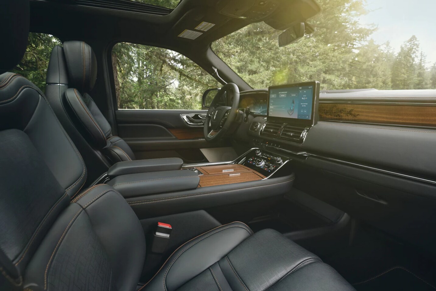 2022 Lincoln Navigator Interior Center Console and Front Seats 2022 Lincoln Navigator Interior Center Console and Front Seats | Riverview Lincoln