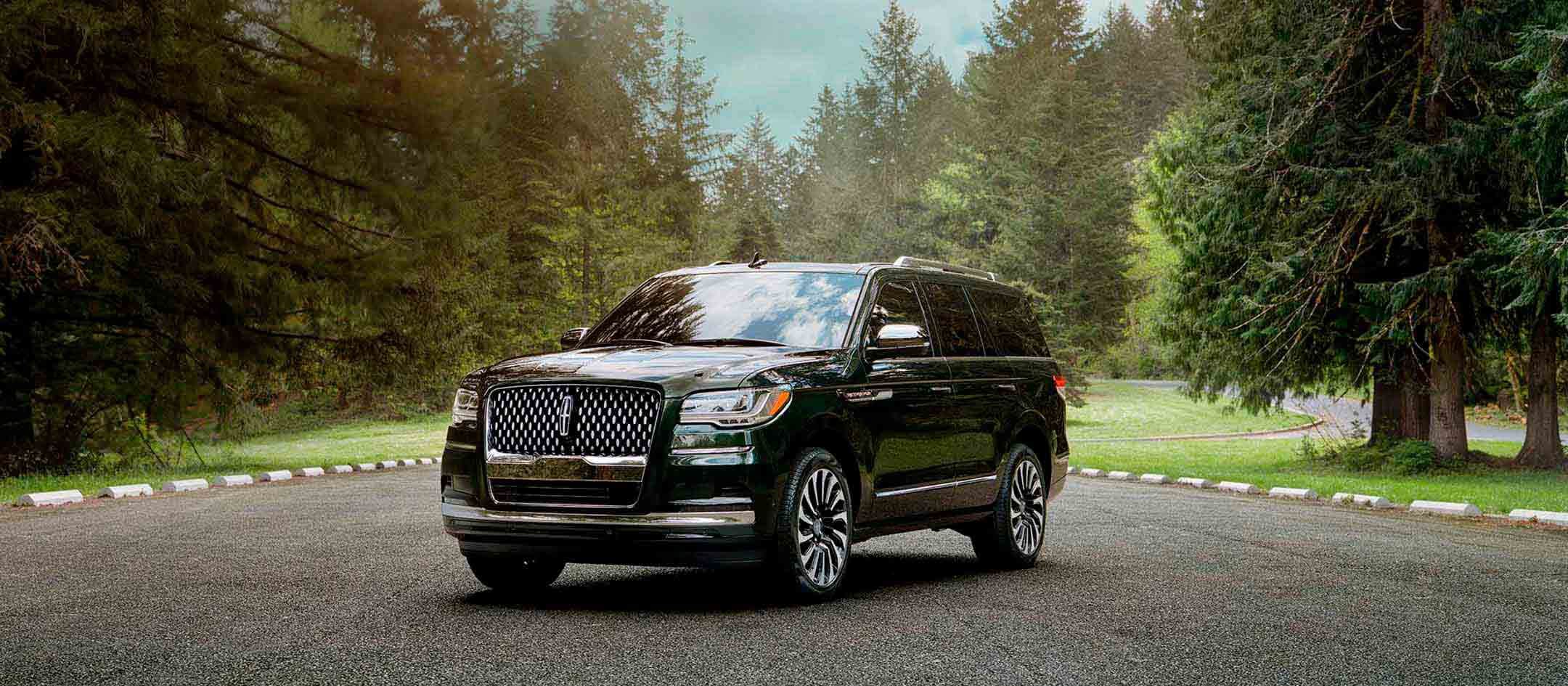 2022 Lincoln Navigator Exterior Side View 2022 Lincoln Navigator Exterior Side View | Riverview Lincoln