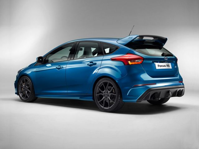 2017 Ford Focus RS hatchback blue on white background.jpg