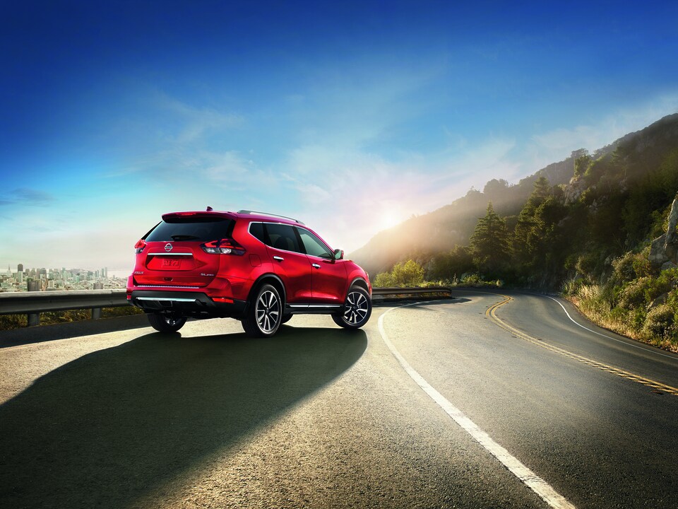 2017-Nissan-Rogue-SL-L01.png