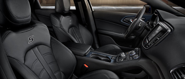 Chrysler 200 interior.jpg