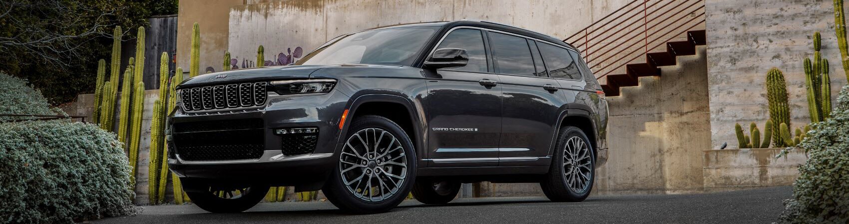 2022 Jeep Grand Cherokee L Black Banner.jpg