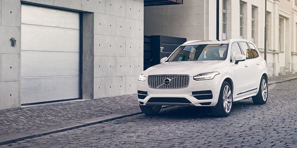 2019 xc90 parked on street