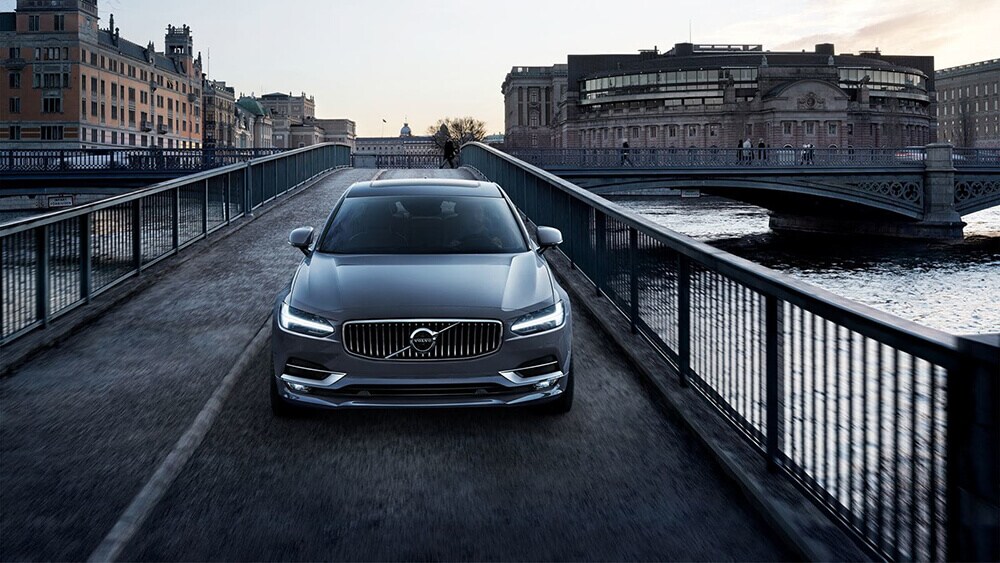 2018 Volvo S90 Exterior Gallery 2.jpg 2018 S90 Bridge
