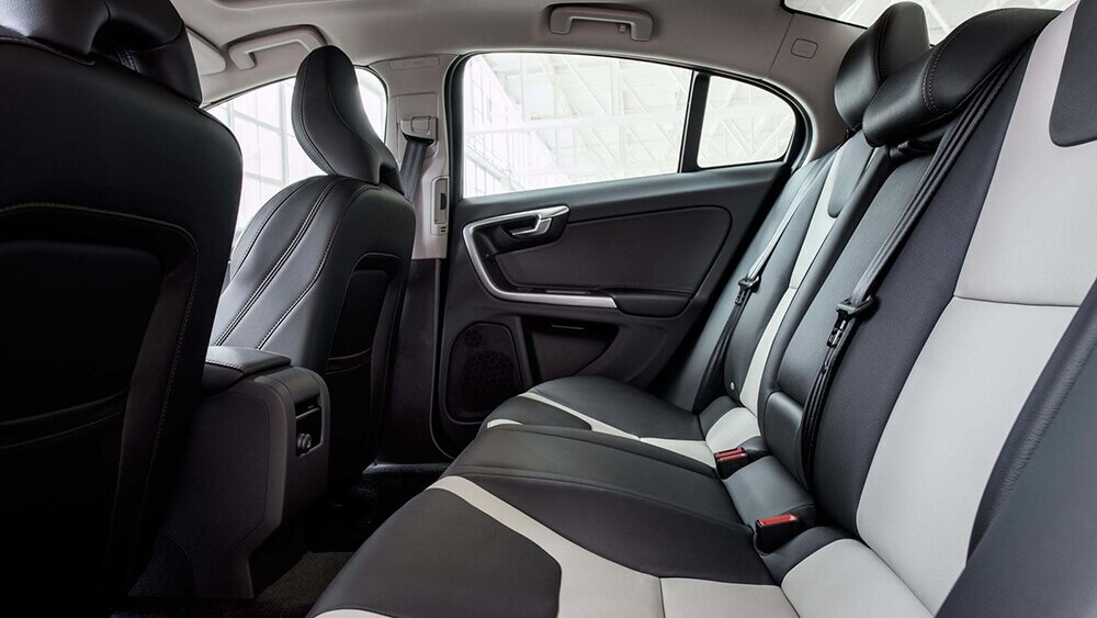 2018 Volvo S60 Interior Gallery 8.jpg 2018 S60 Backseat