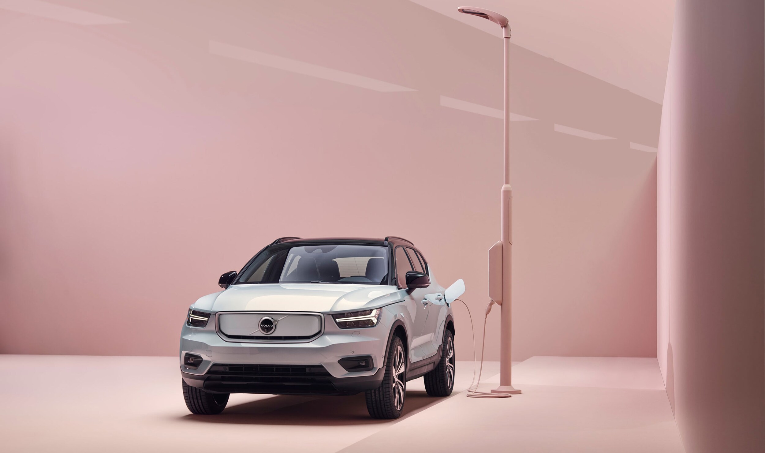 Volvo XC40 Recharge P8 Full Car