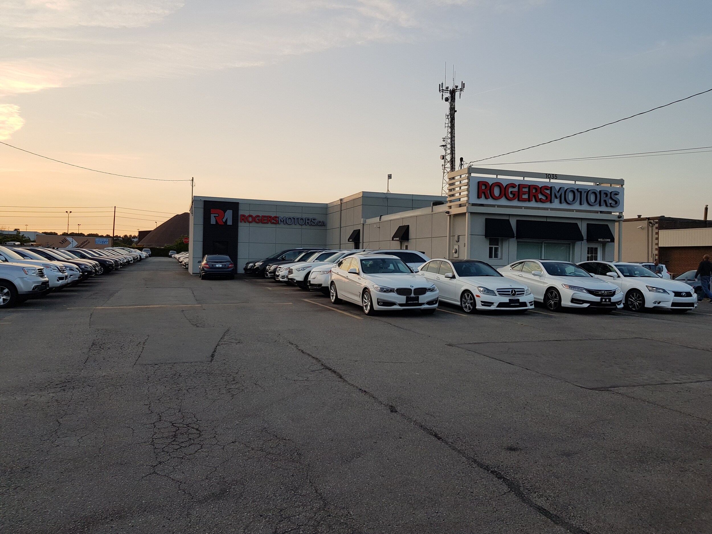 Dealership Picture.jpg