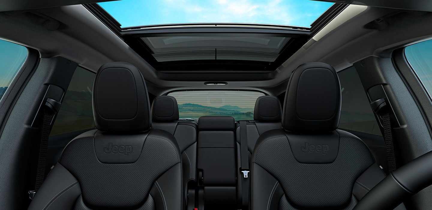 2019-Jeep-Cherokee-Limited-Interior-Premium-Features-Panoramic-Sunroof.jpg.image.1440.jpg