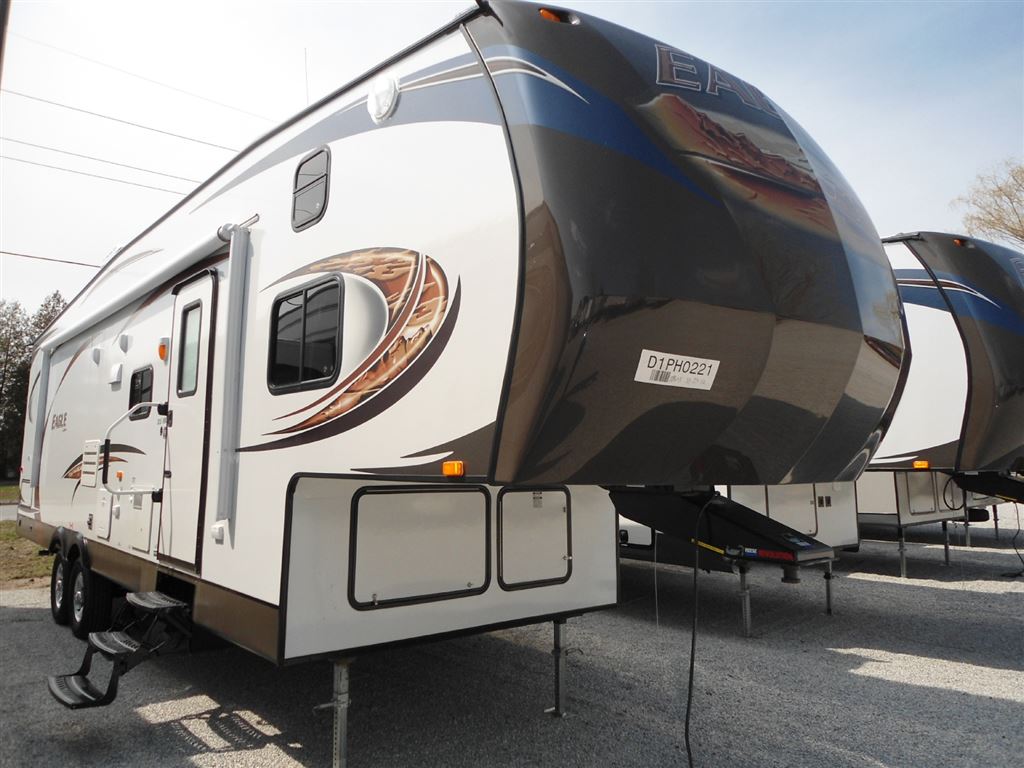 Ron Clark Ford and Jayco RV Wyoming, ON New Ford dealership in