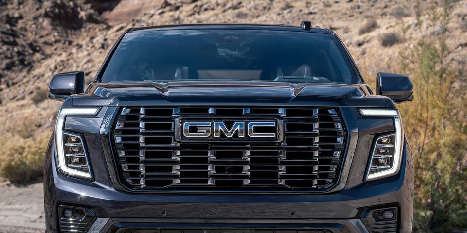 The bold, luxurious exterior design of the 2026 GMC Yukon.