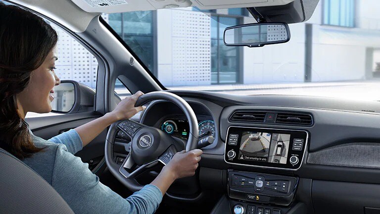 2025 Nissan LEAF Technology