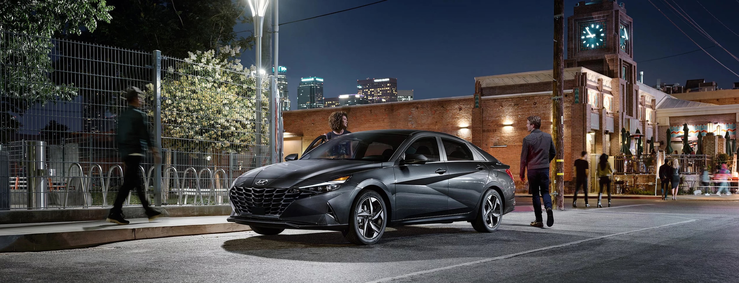 2023-elantra-enhanced-vlp-hero-component-1920-2560-1 (1).webp