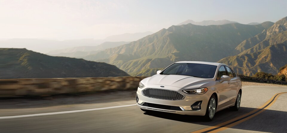 2019-Ford-FusionHybrid-Titanium-Sedan-L01.png