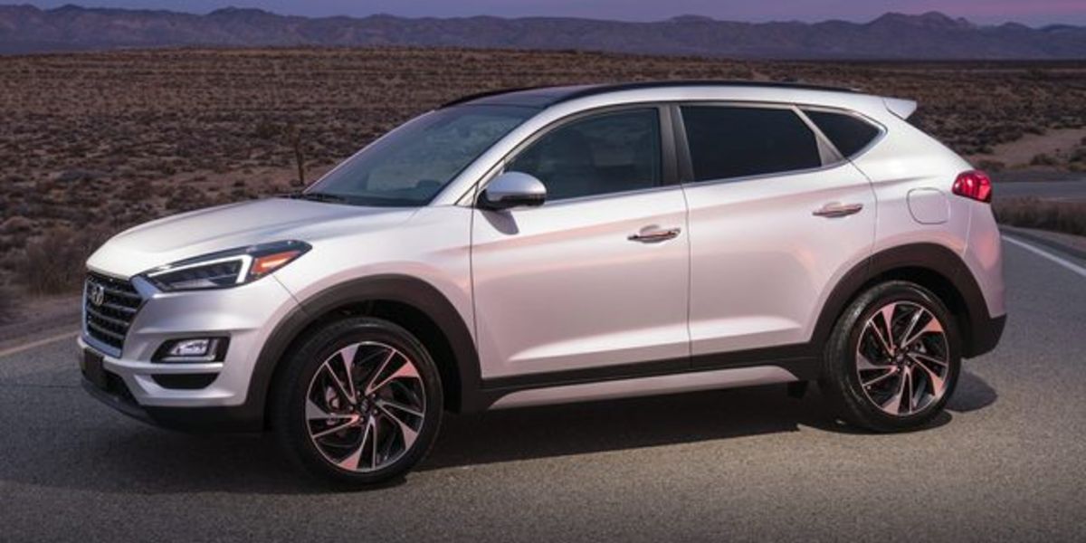 2021 Hyundai Tucson parked sideways in road at sunset_res.jpg