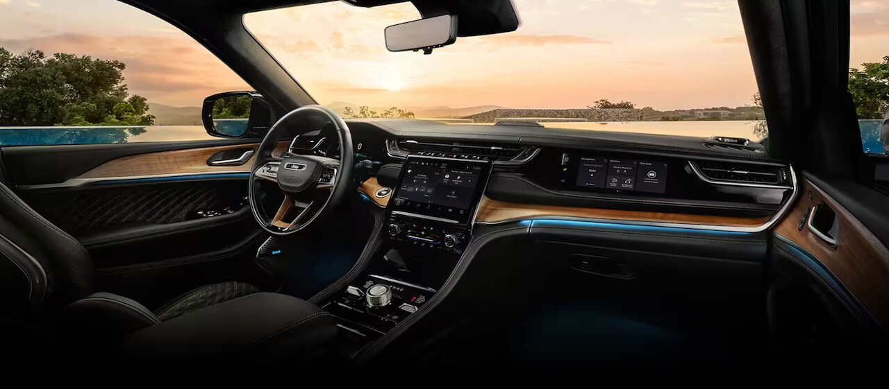 2023 Jeep Grand Cherokee 4xe Interior.png