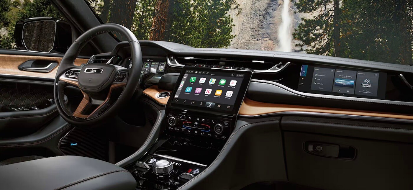 2025%20jeep%20grand%20cherokee%20interior.jpg