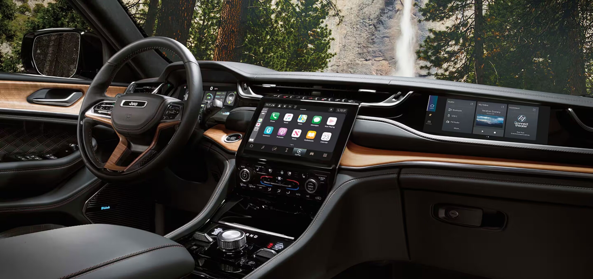 2024%20Jeep%20Grand%20Cherokee%20Interior.jpeg