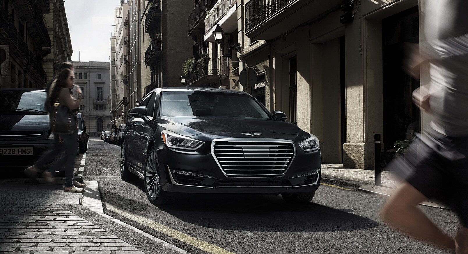 2017_G90_50_Ultimate_Black_0084_Downtown.png