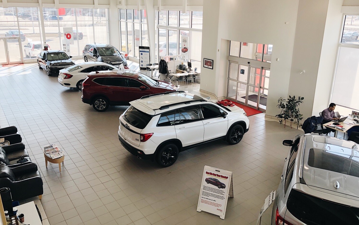 Showroom_RoyalHonda (003).jpg