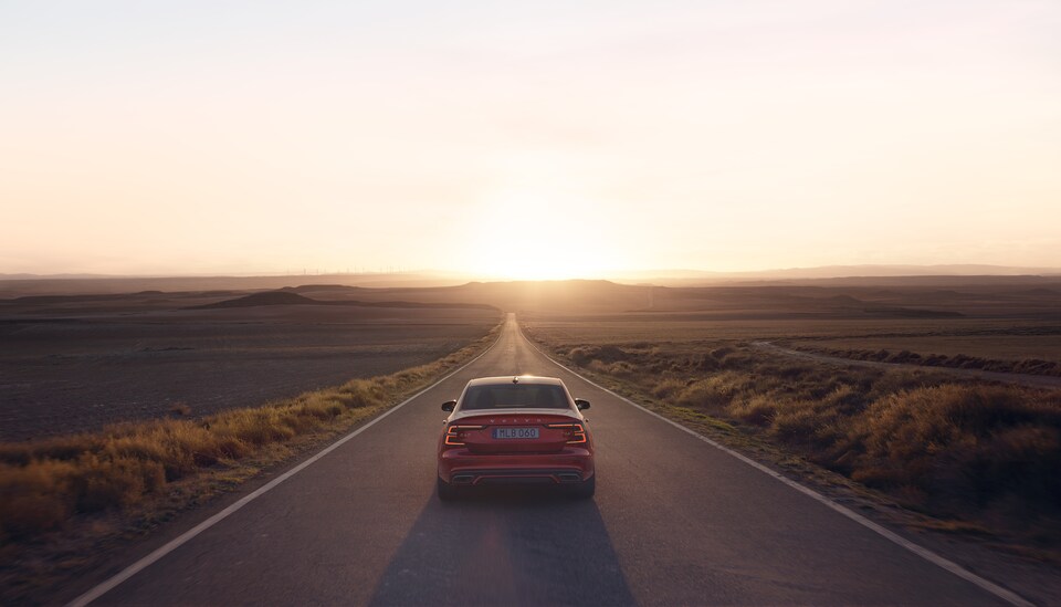 2021-Volvo-S60-RDesignExpression-Recharge-T8-Sedan-L01.png