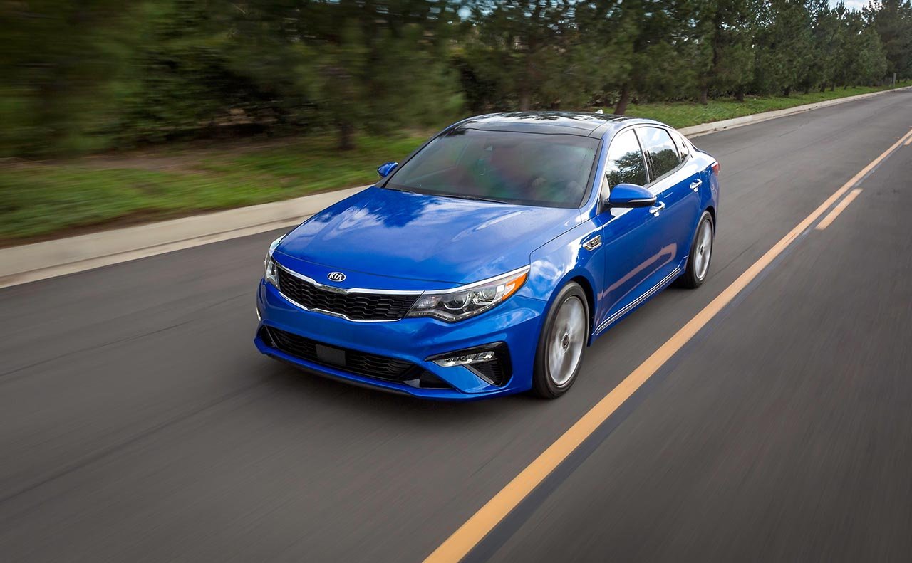 gallery_optima-gas_2019_exterior_front-driving--kia-1280x-jpg.jpg