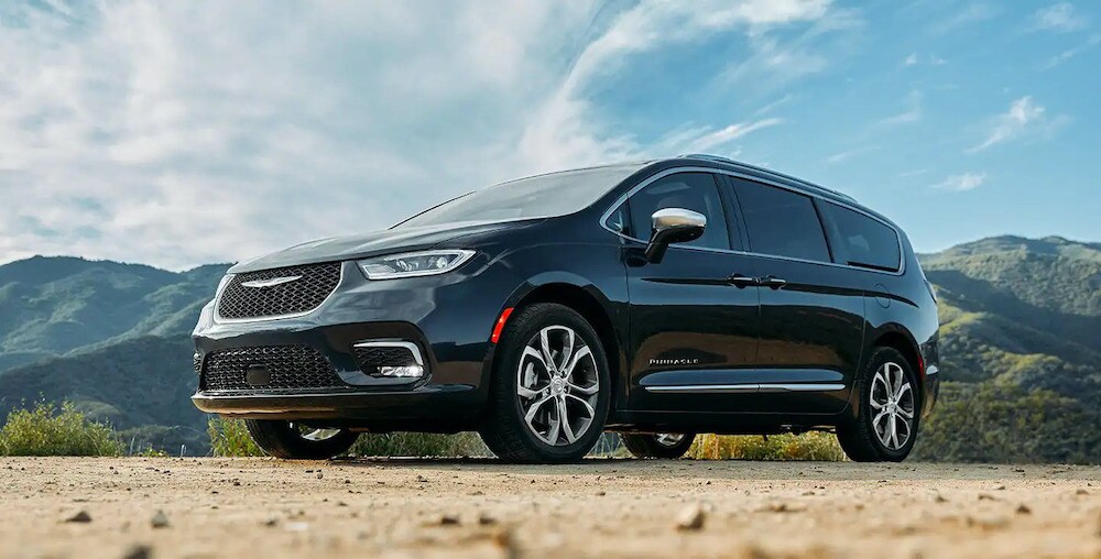 2022 Chrysler Pacifica Trim Level Comparison 20-inch Polish Aluminum Wheels with Baltic Gray Pockets and Satin Chrome Exterior Accents 2022 Chrysler Pacifica Pinnacle