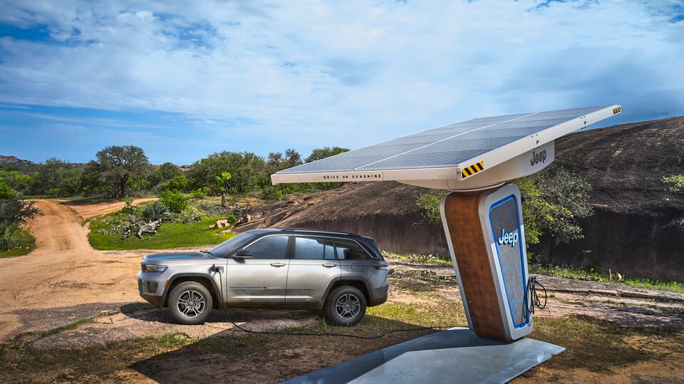 New Jeep Grand Cherokee 4xe charging