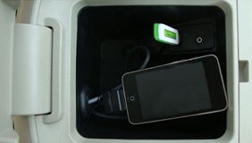 tomtomwithipod.jpg